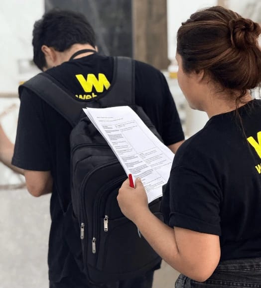 Equipe da Webmee reunida em treinamento interno de marketing digital e tecnologia